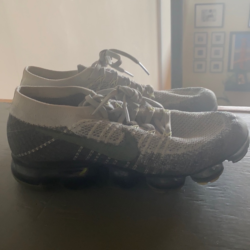 Nike Vapormax men’s size 9 women’s size 10